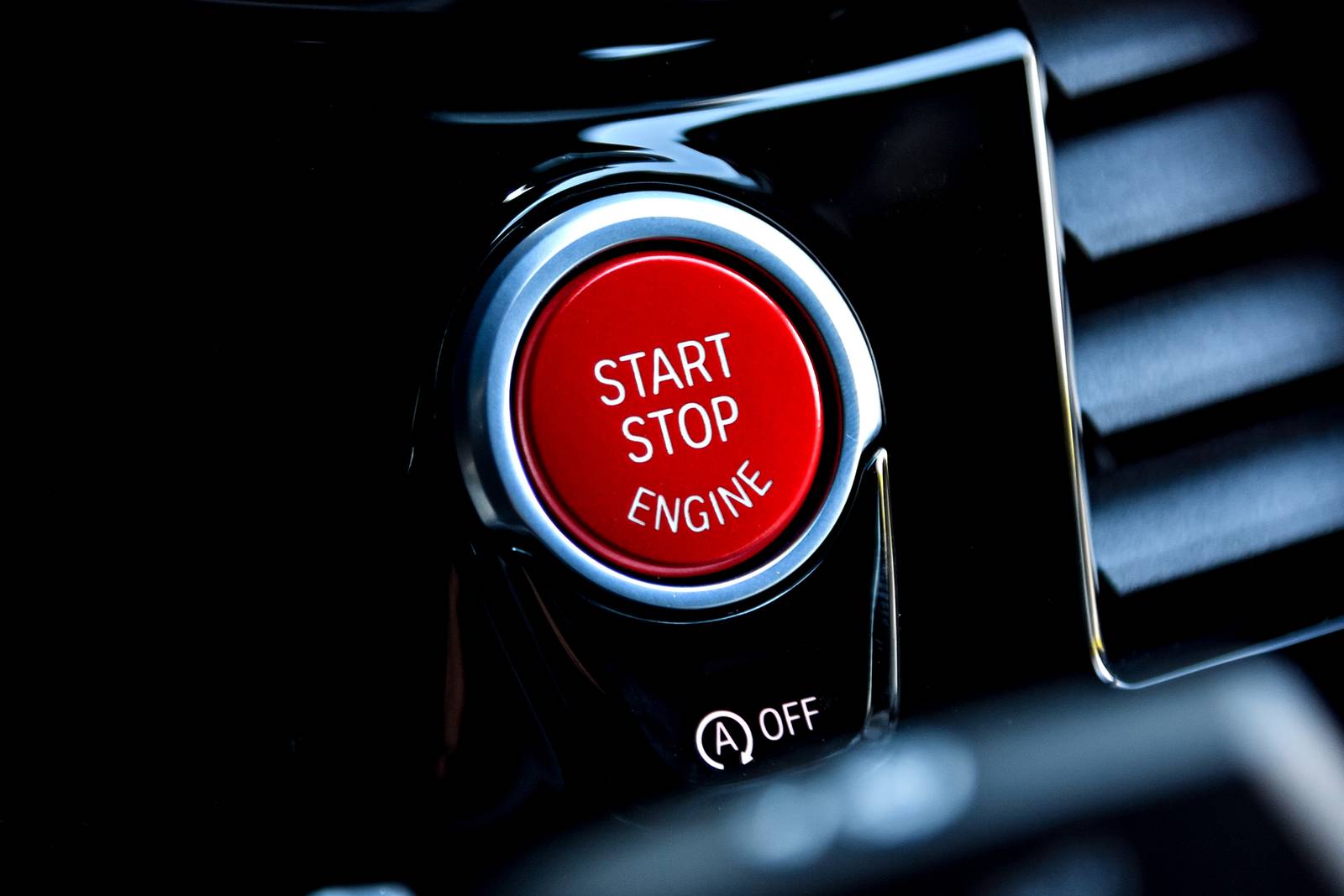 2019 BMW M5 front safety DETAIL