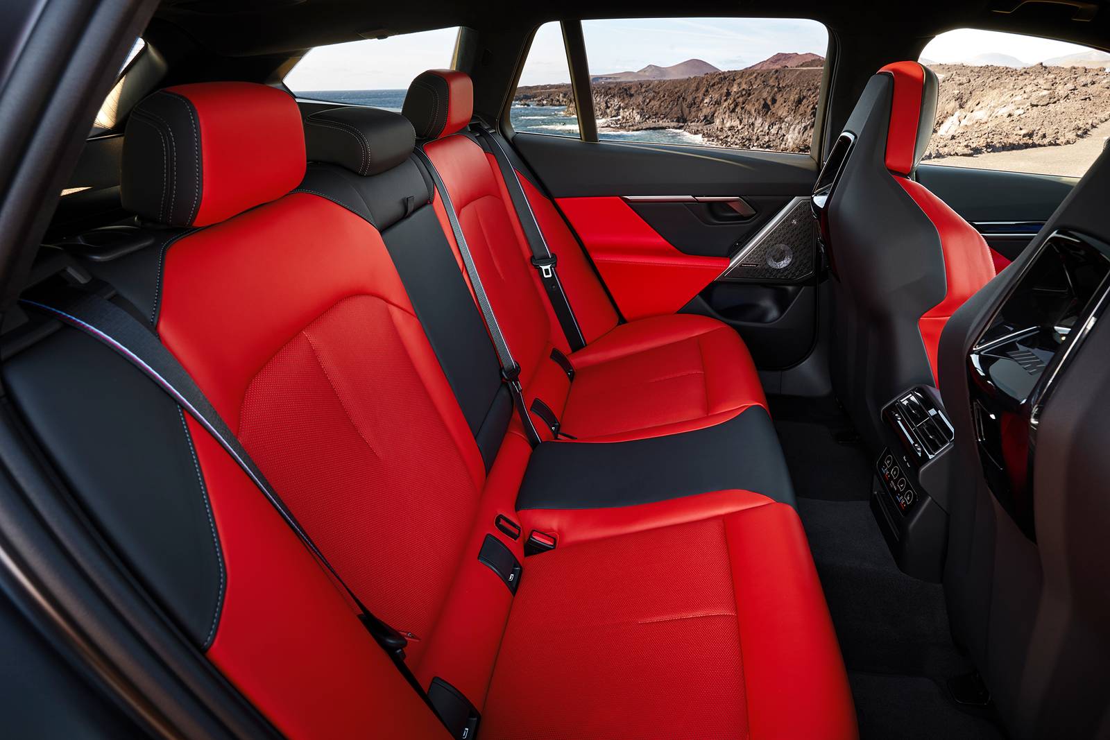 2025 Bmw M5 interior RI