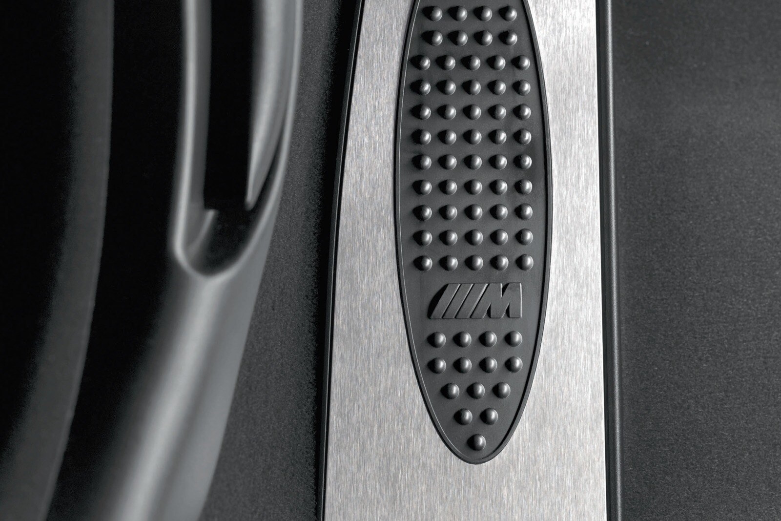 2007 BMW M6 front safety DETAIL