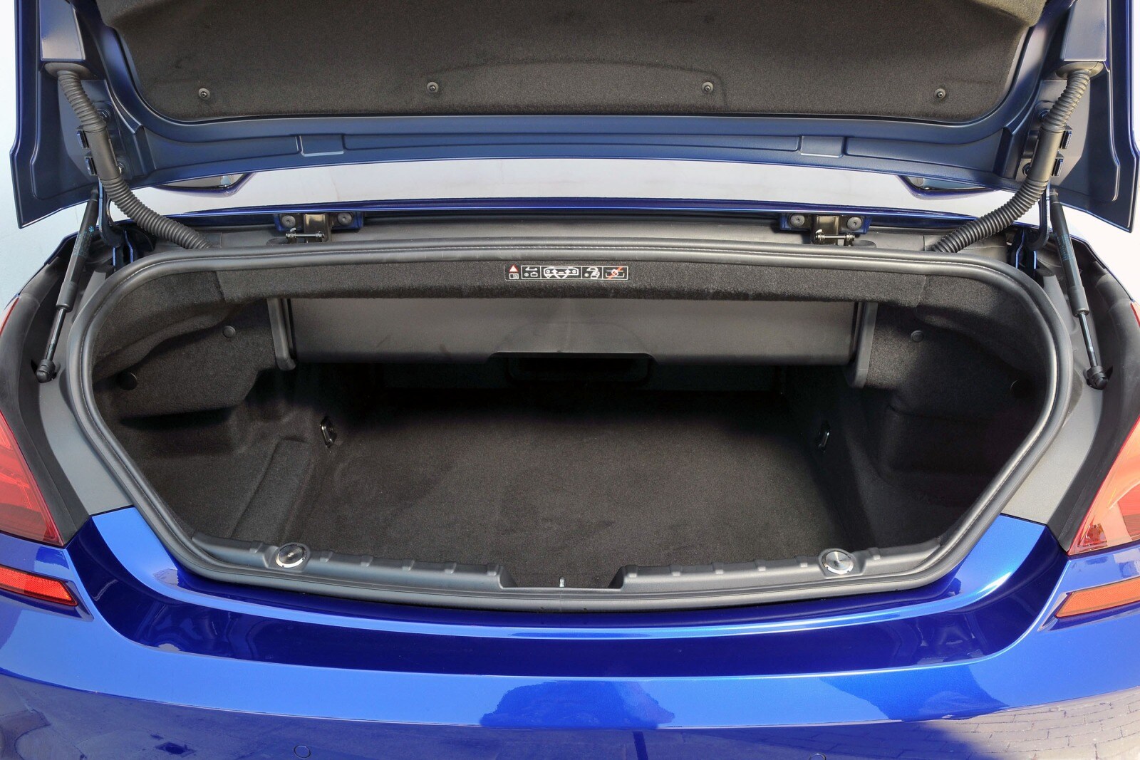 2012 BMW M6 interior CARGO