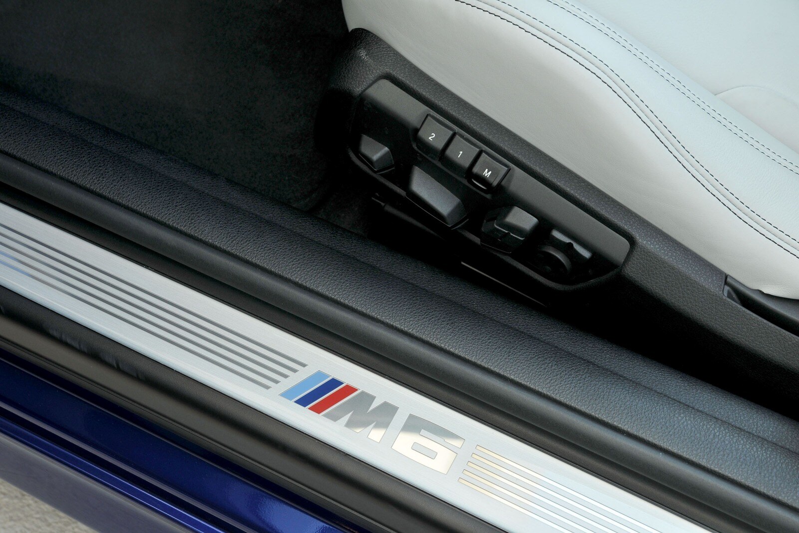 2012 BMW M6 interior DETAIL