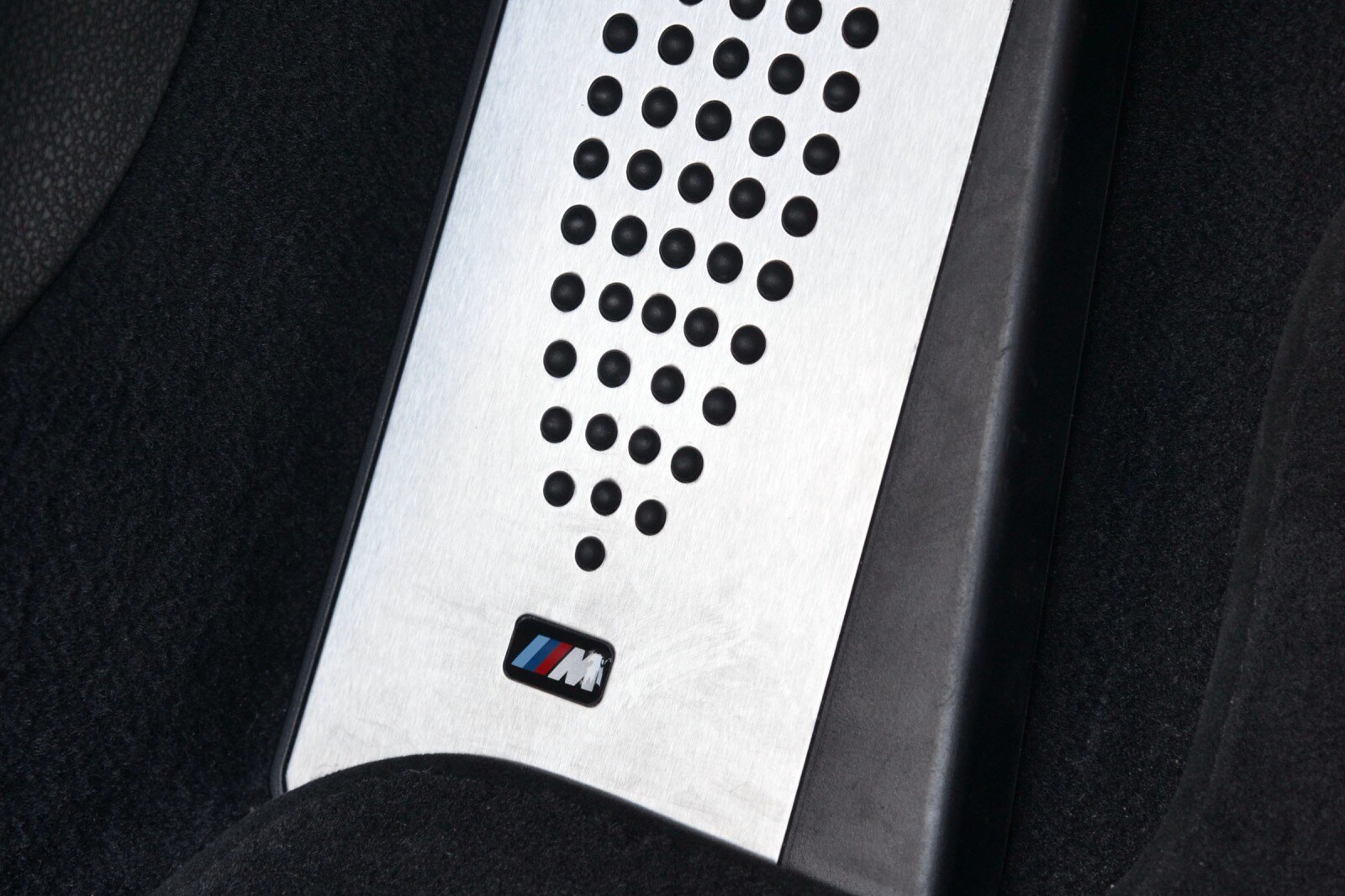 2014 BMW M6 front safety DETAIL