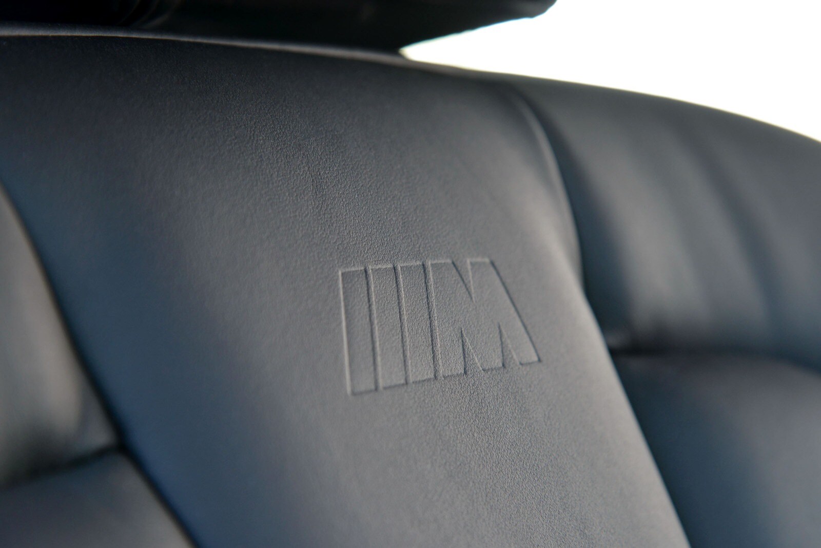 2014 BMW M6 front safety DETAIL
