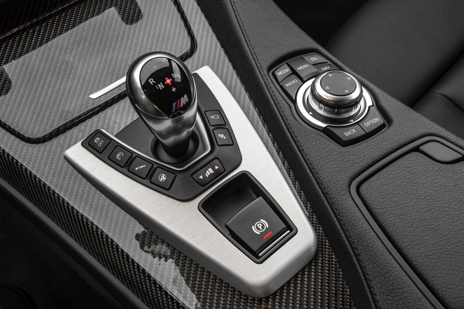 2015 BMW M6 interior SHF