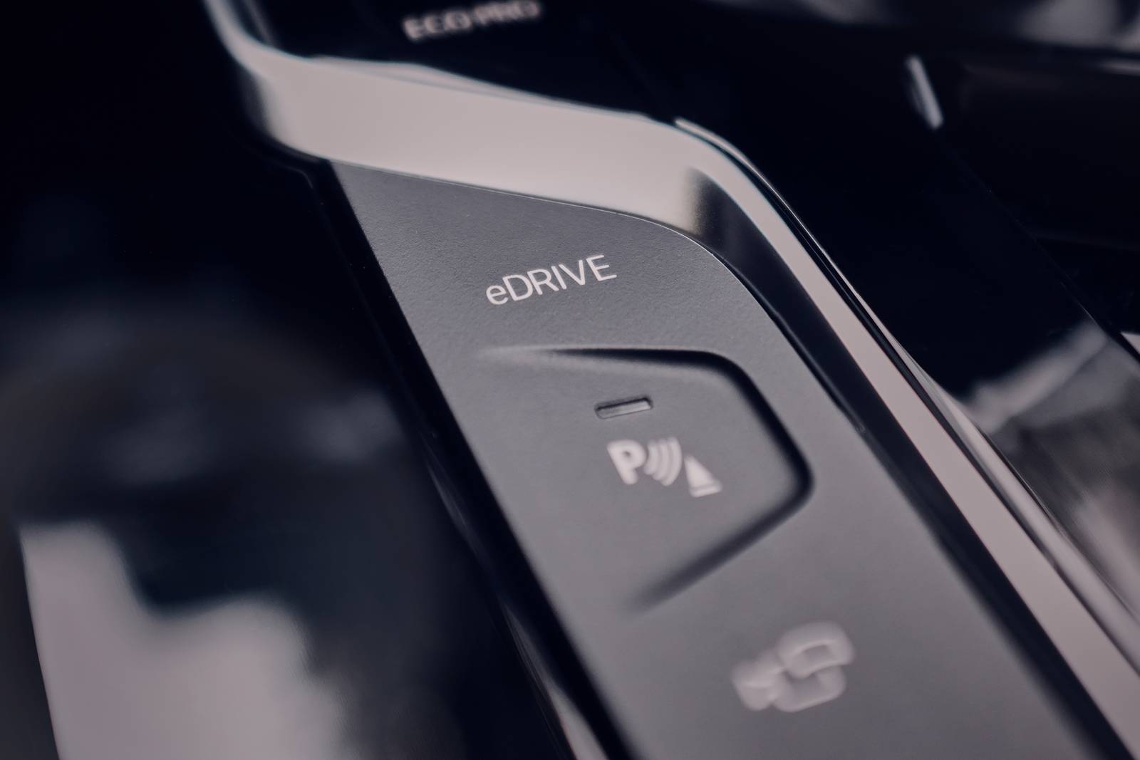 2020 BMW X3 front safety DETAIL