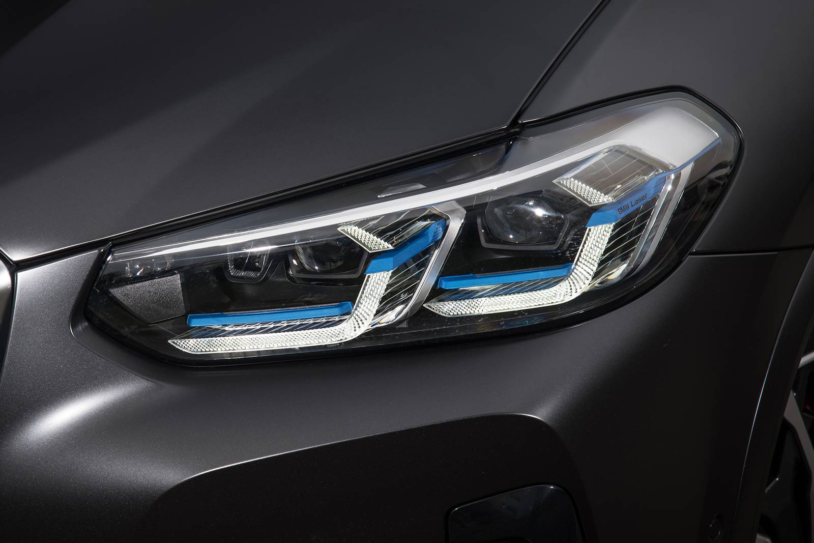 2022 BMW X3 front safety EDETAIL