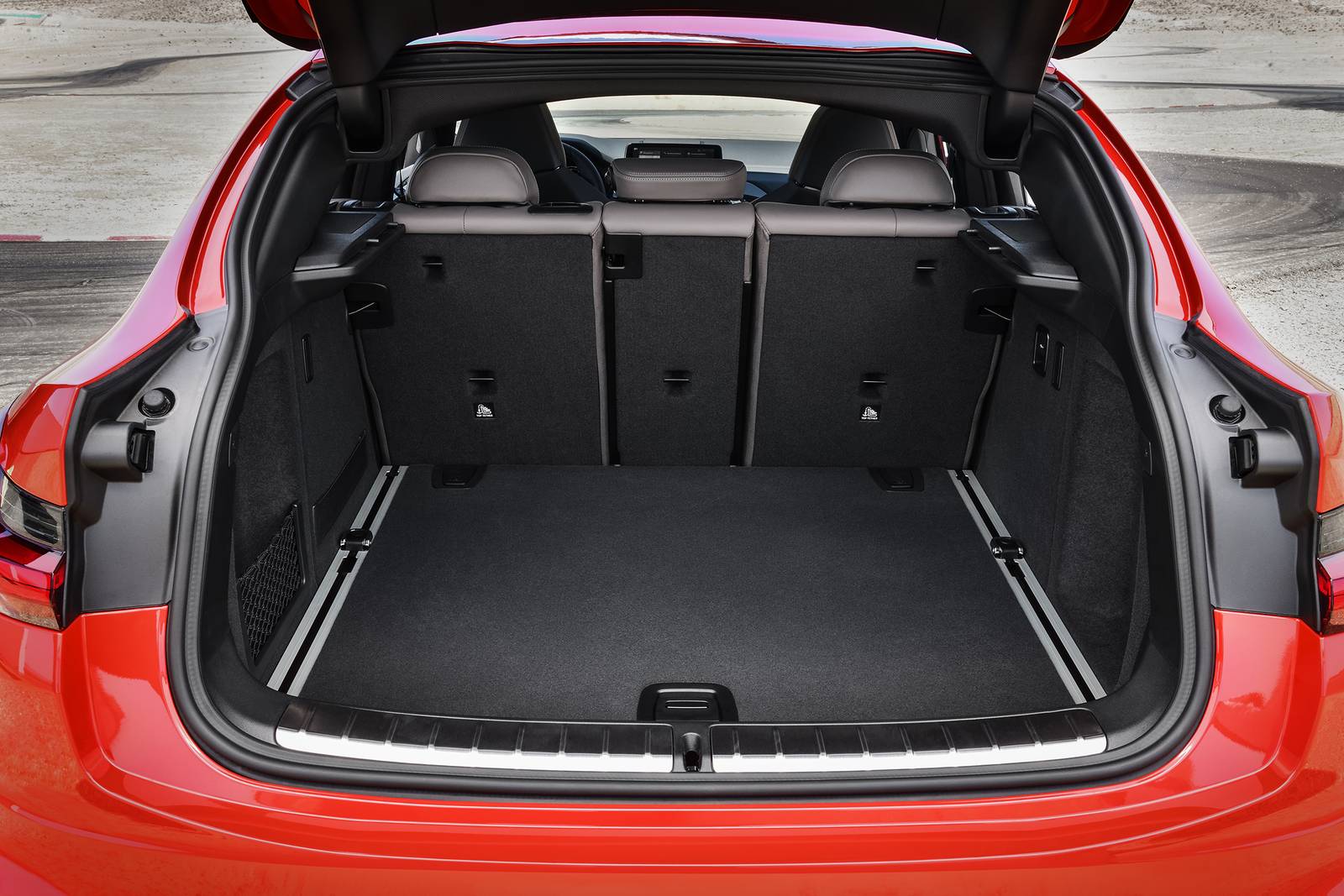 2020 BMW X4 M interior CARGO