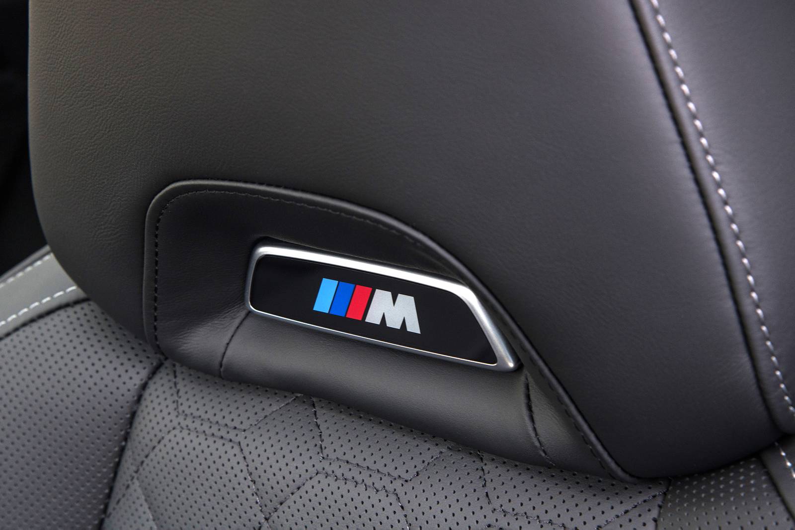 2025 Bmw X4 interior DETAIL