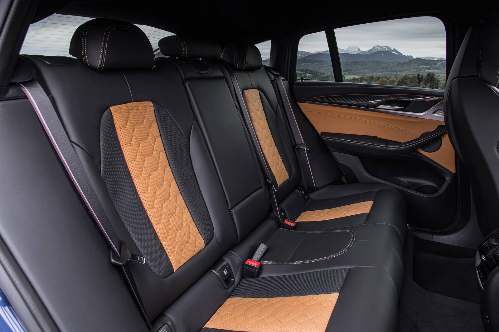 2025 Bmw X4 interior RI