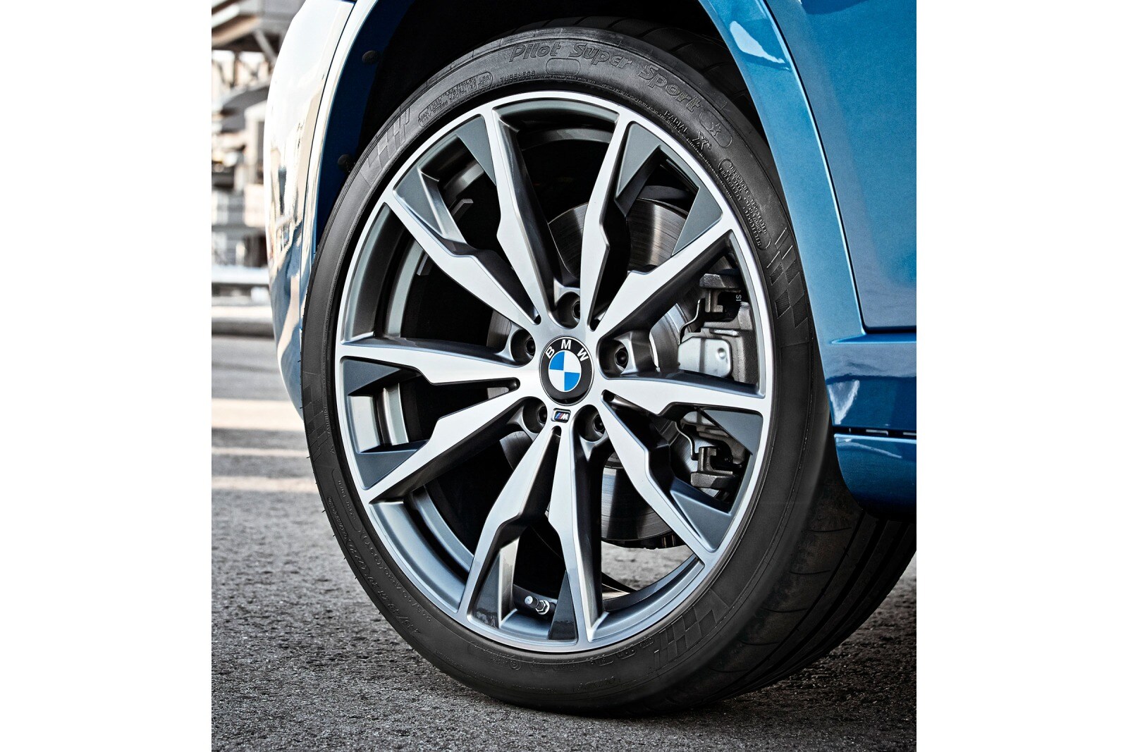 2017 BMW X4 — OEM photo 3