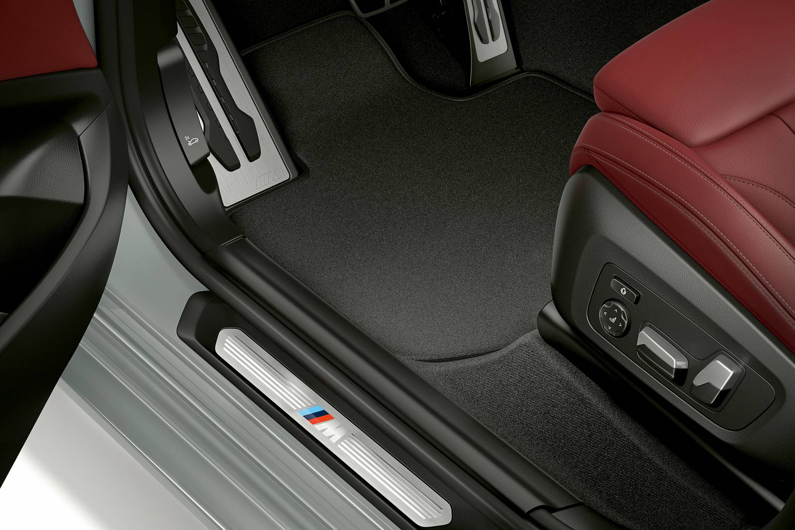 2025 BMW X4 M front safety DETAIL