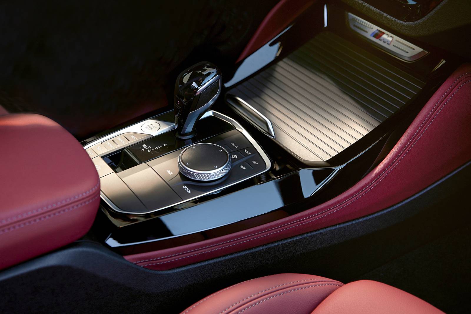 2025 Bmw X4 interior SHF