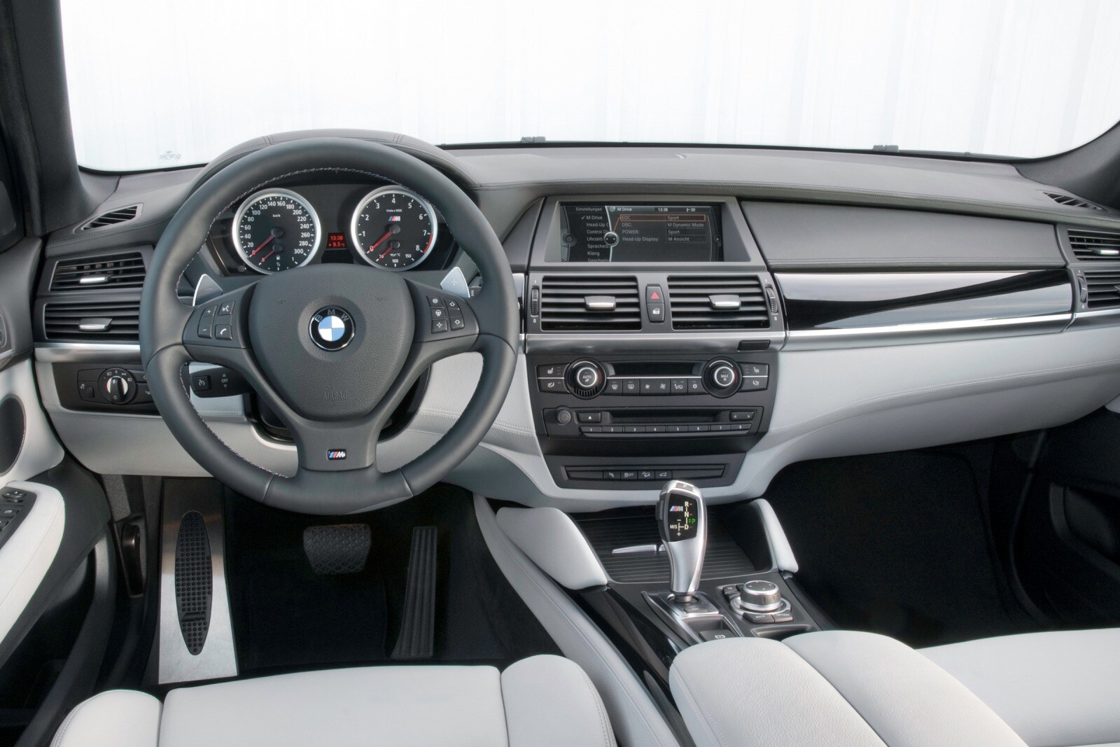 2010 BMW X5 interior D