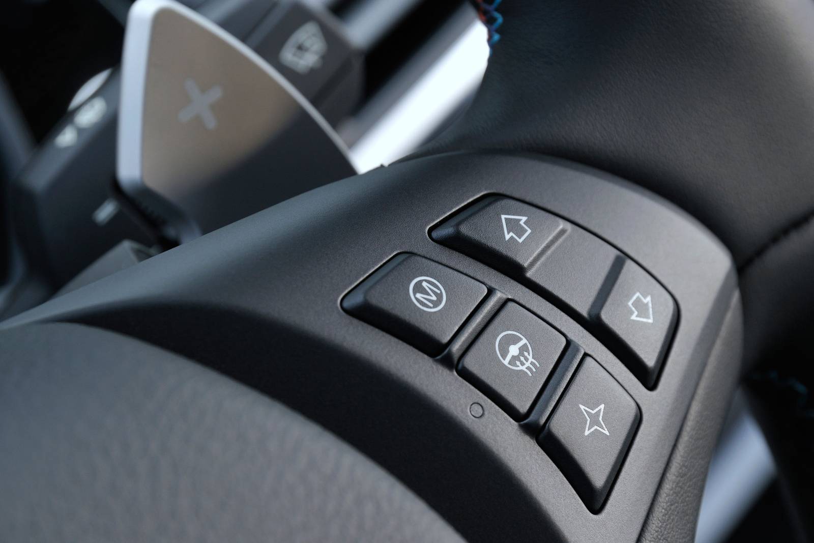 2012 BMW X5 front safety DETAIL