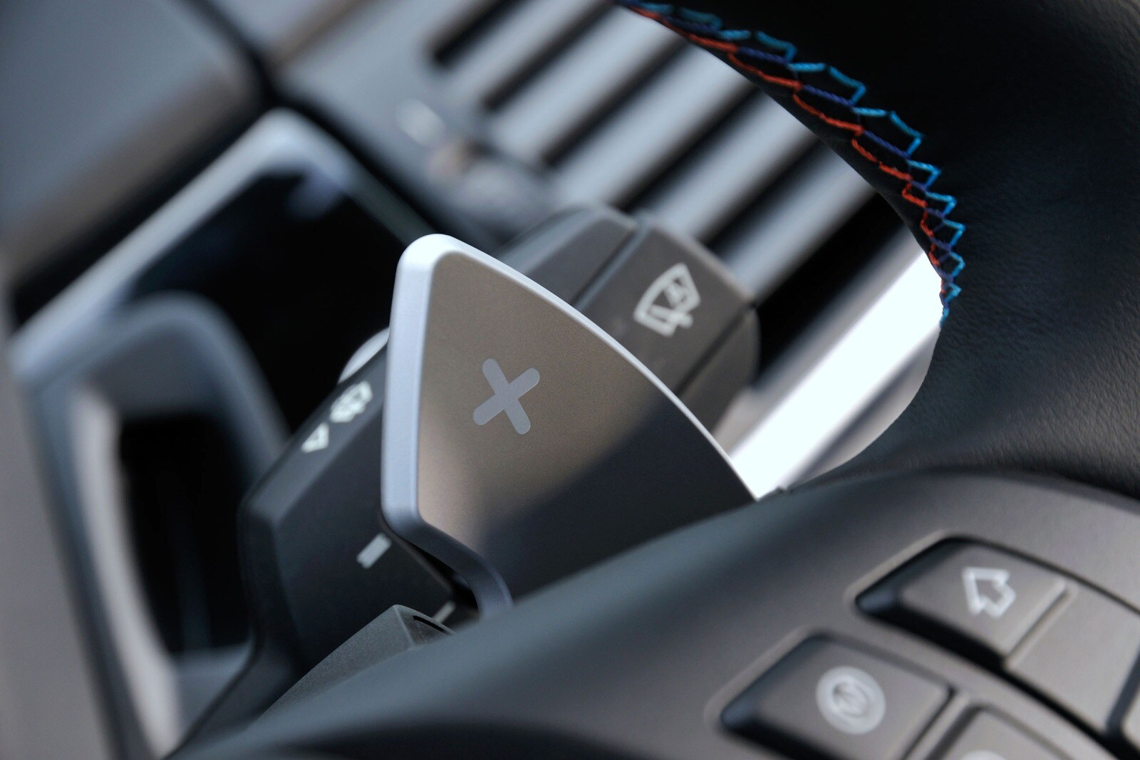 2012 BMW X5 front safety DETAIL