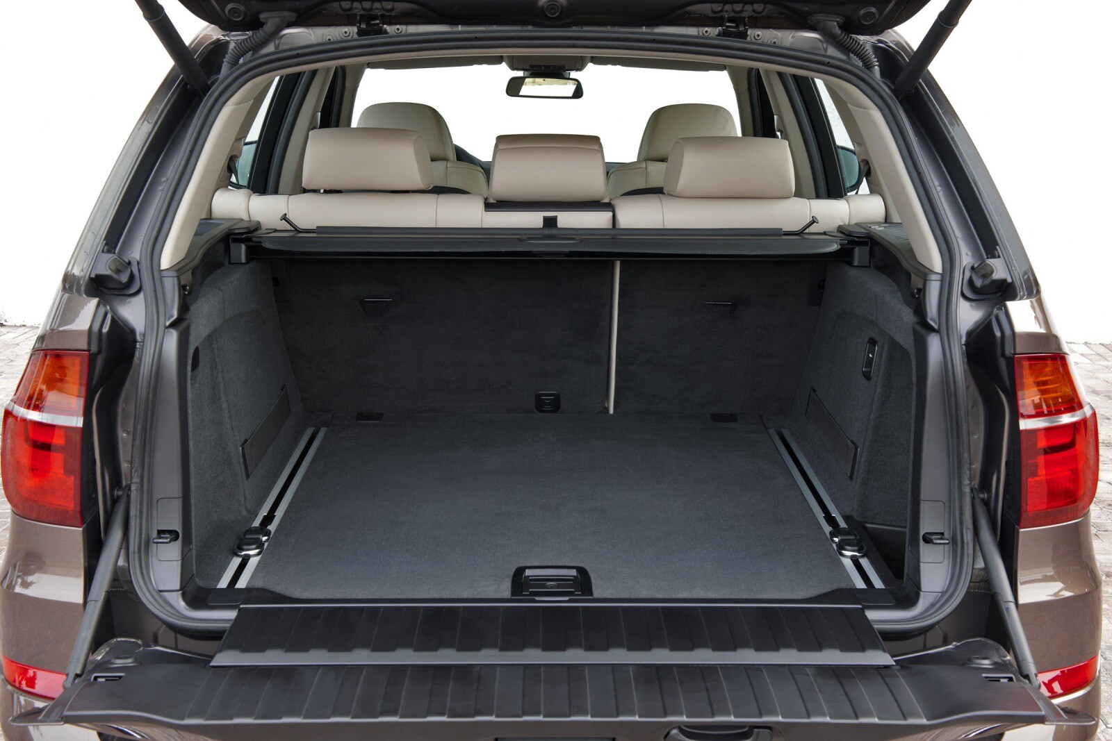 2011 BMW X5 interior CARGO