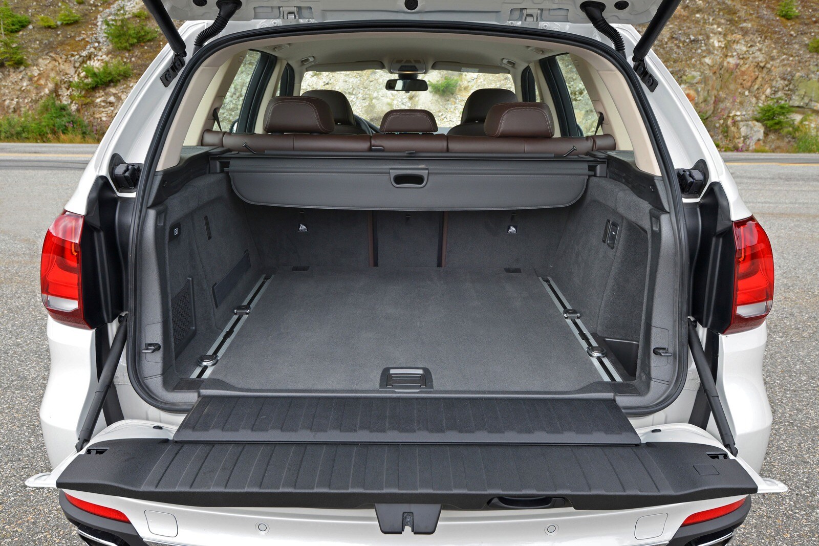 2016 BMW X5 interior CARGO