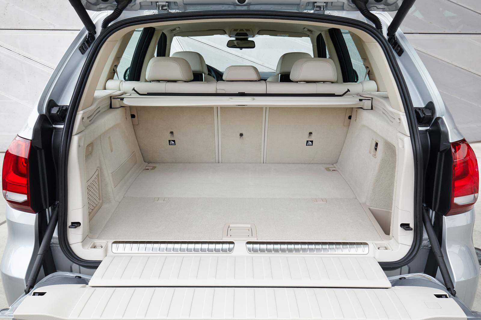 2017 BMW X5 interior CARGO