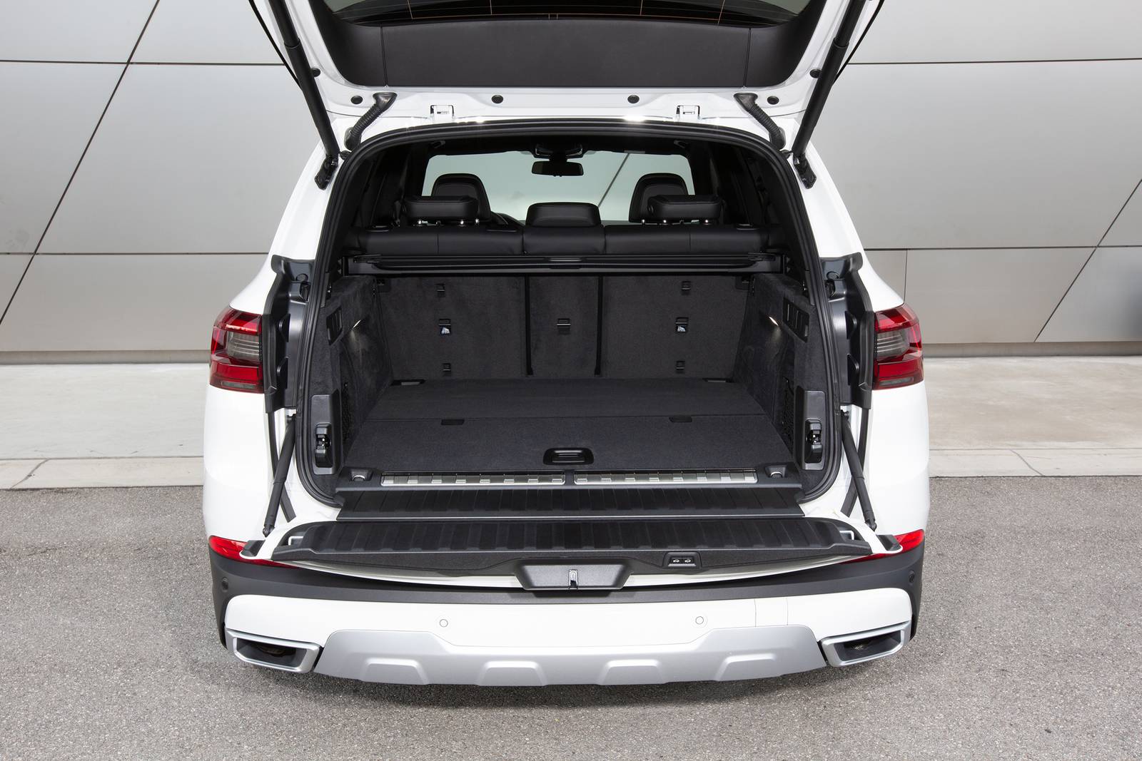 2022 BMW X5 interior CARGO