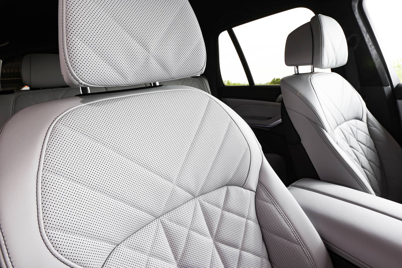 2025 Bmw X5 interior DETAIL