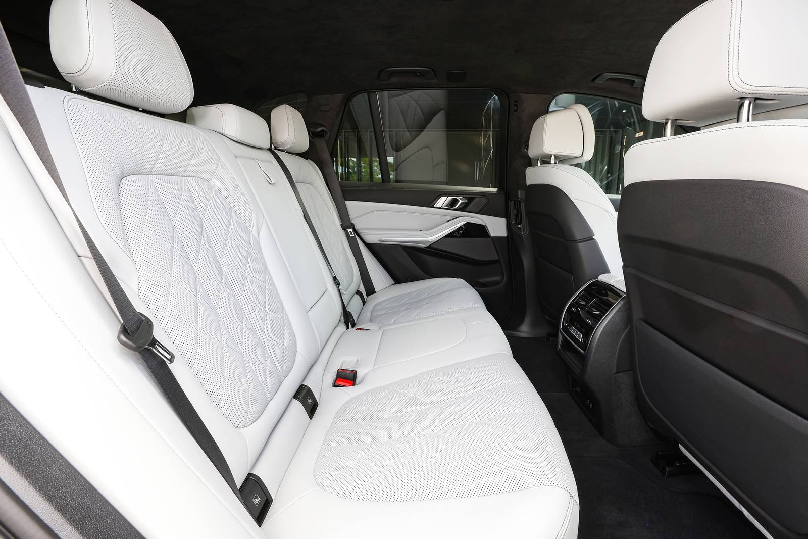 2025 Bmw X5 interior RI