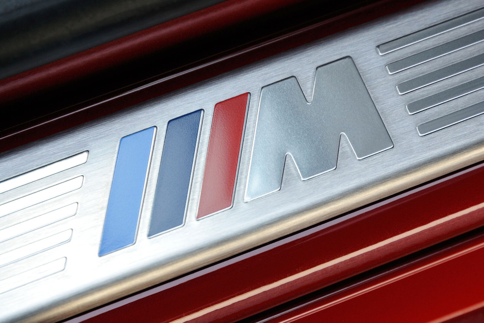 2011 BMW X6 front safety DETAIL