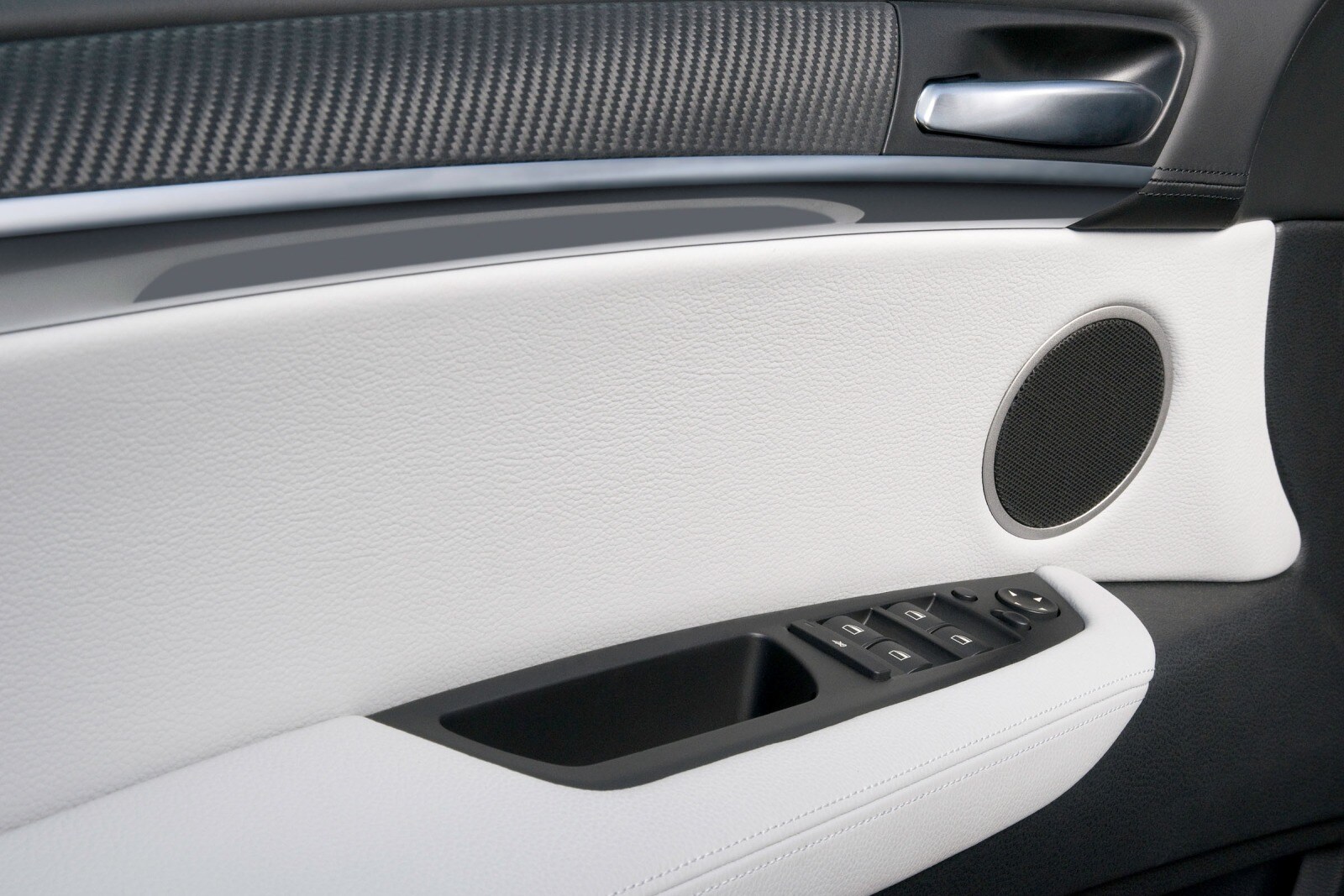 2011 BMW X6 front safety DETAIL