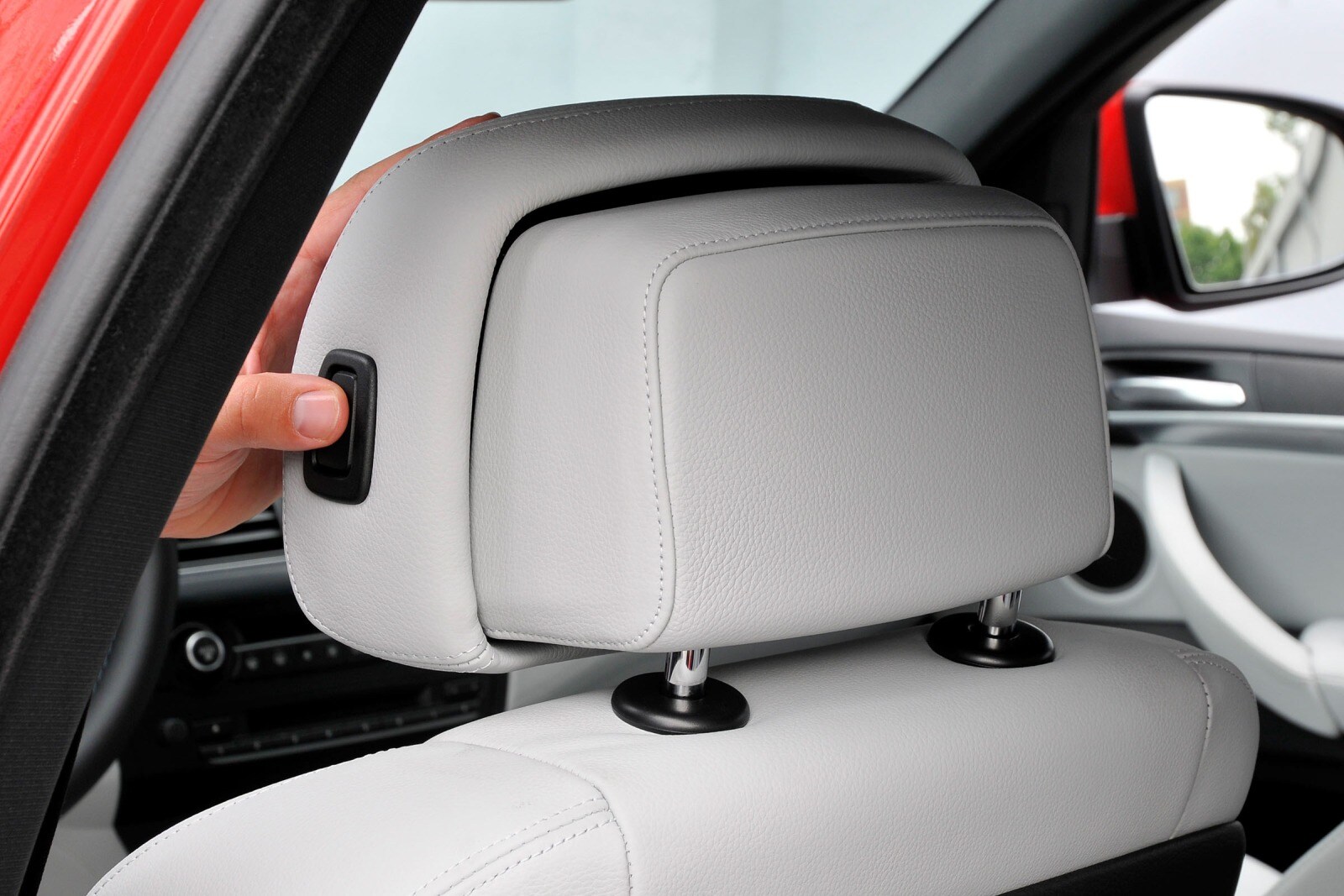 2012 BMW X6 M interior DETAIL