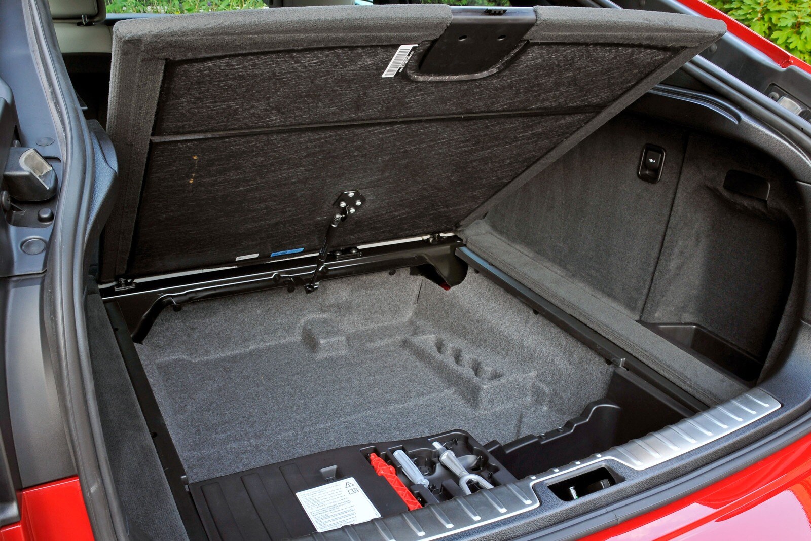 2013 BMW X6 M interior CARGO