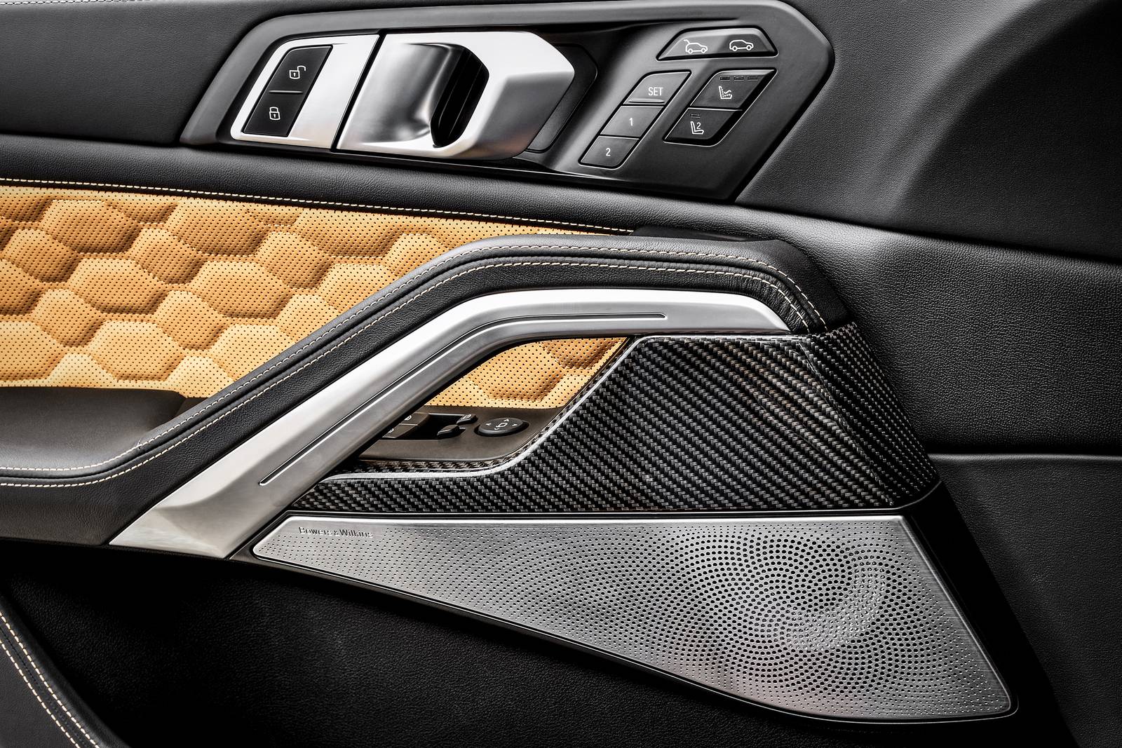 2019 BMW X6 M interior DETAIL
