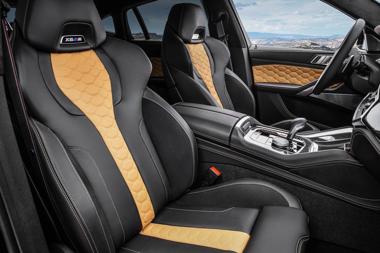 2019 BMW X6 M interior I