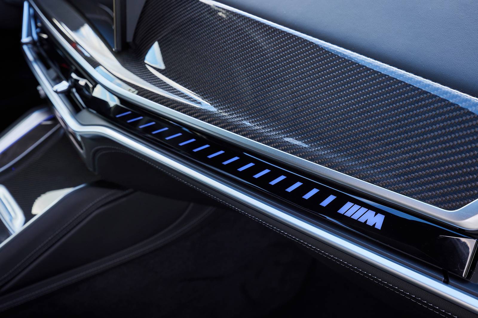 2025 BMW X6 front safety DETAIL