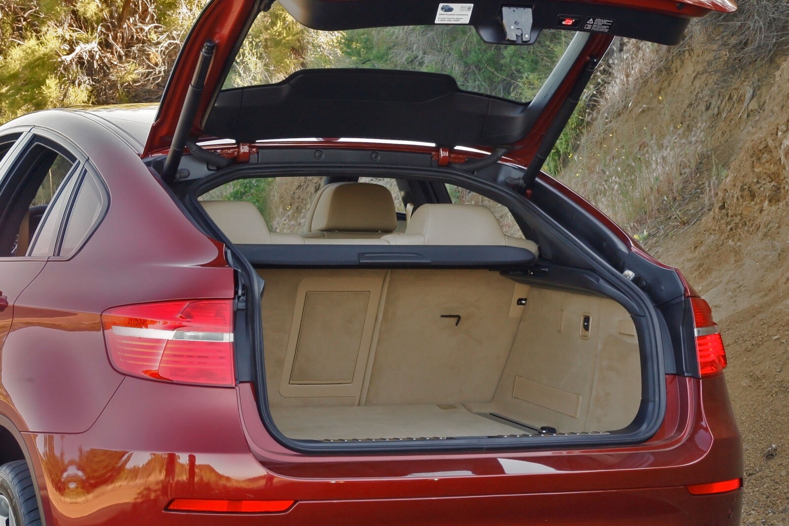 2012 BMW X6 M interior CARGO