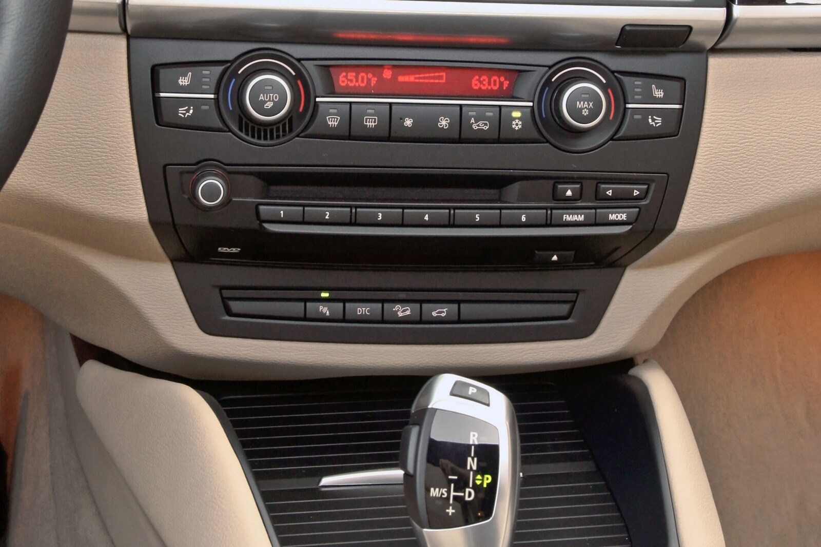 2012 BMW X6 M interior CC