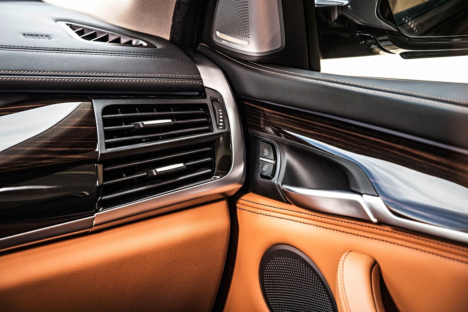 2015 BMW X6 M interior DETAIL