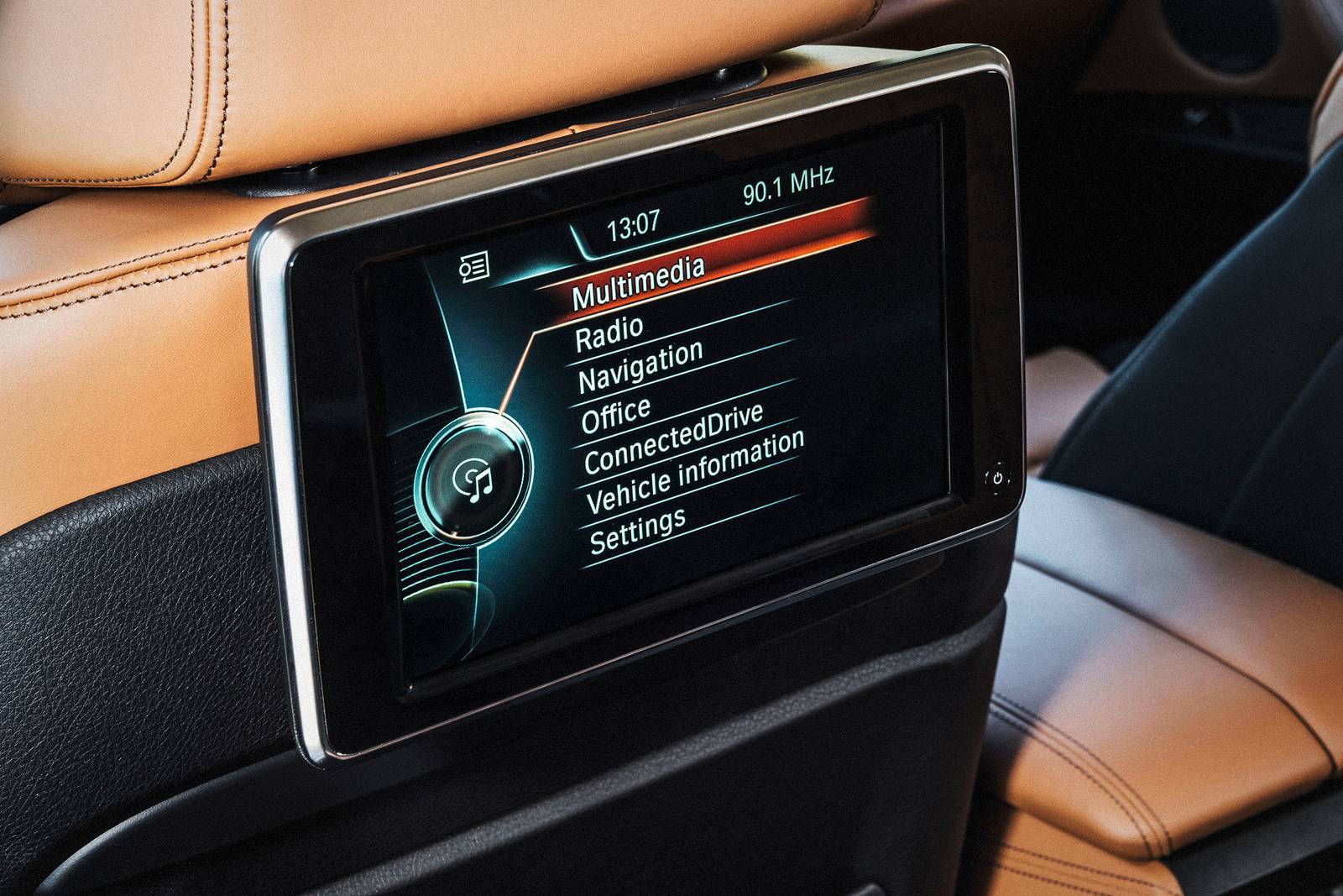 2018 BMW X6 front safety DETAIL