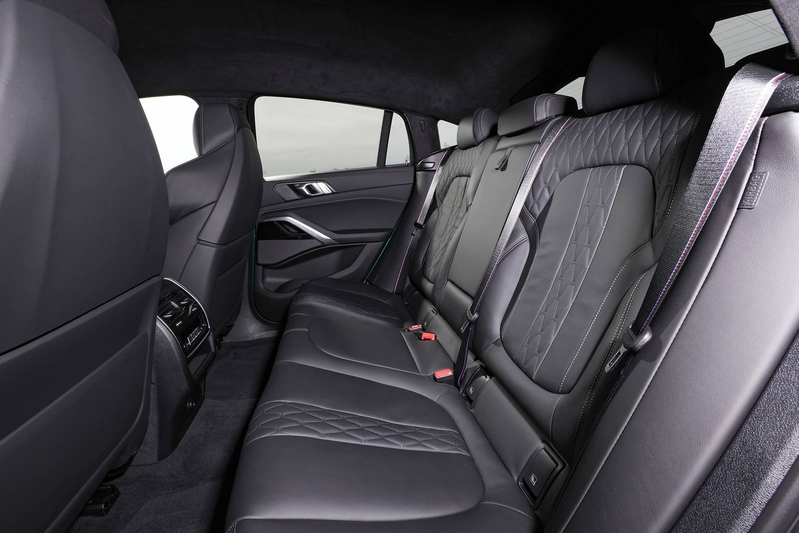 2025 Bmw X6 interior RI