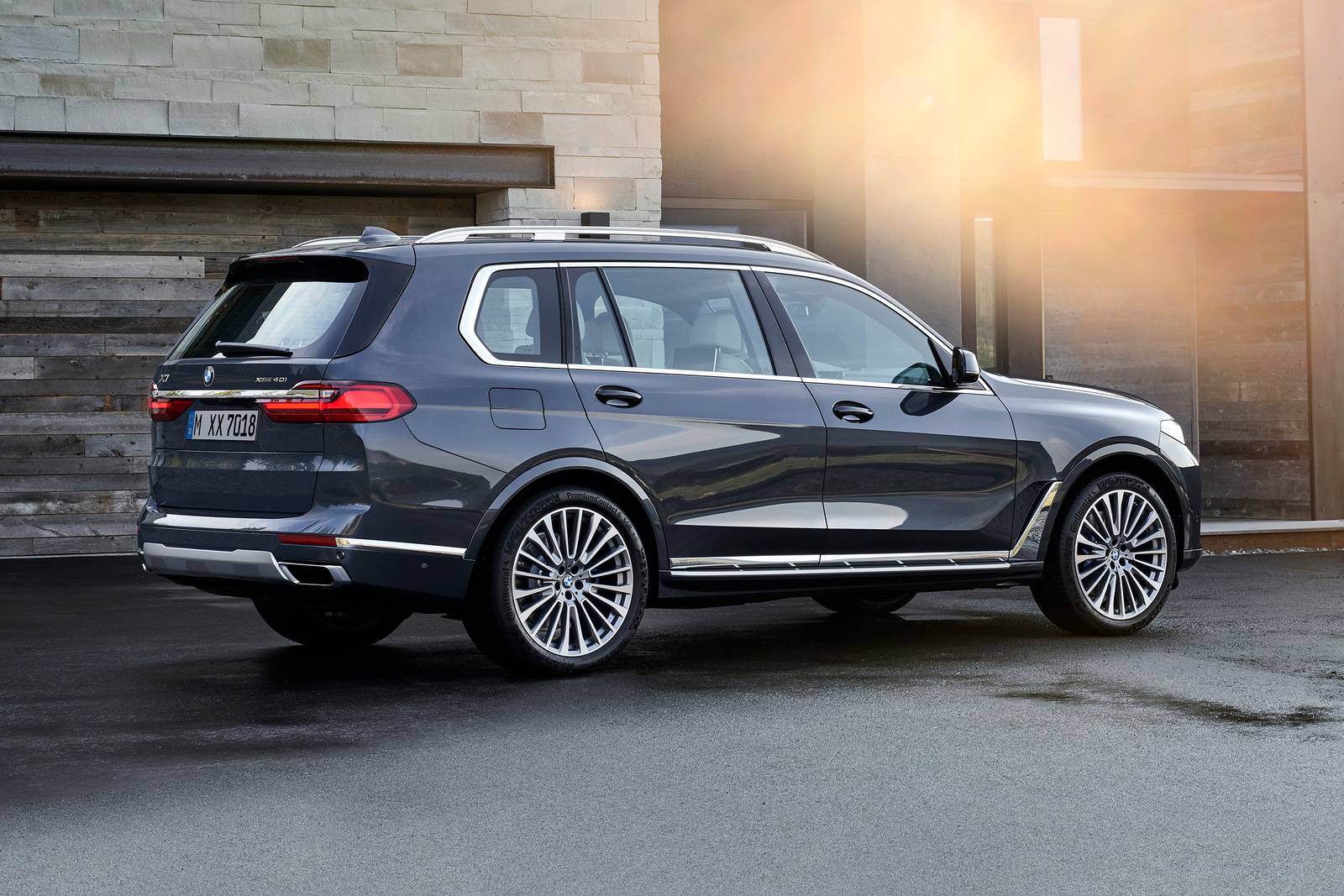 2020 BMW X7 — OEM photo 3