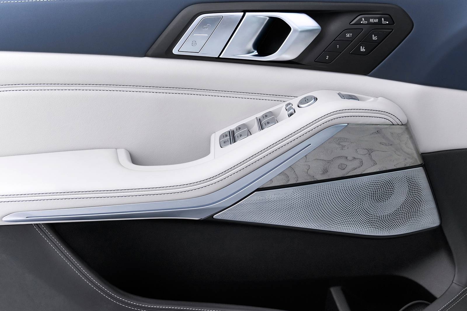 2020 BMW X7 interior DETAIL