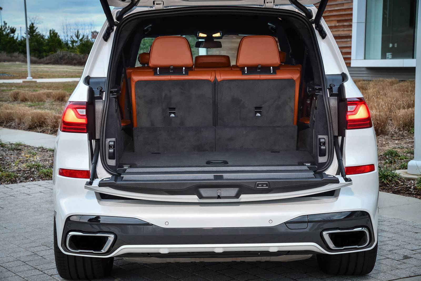 2020 BMW X7 interior CARGO