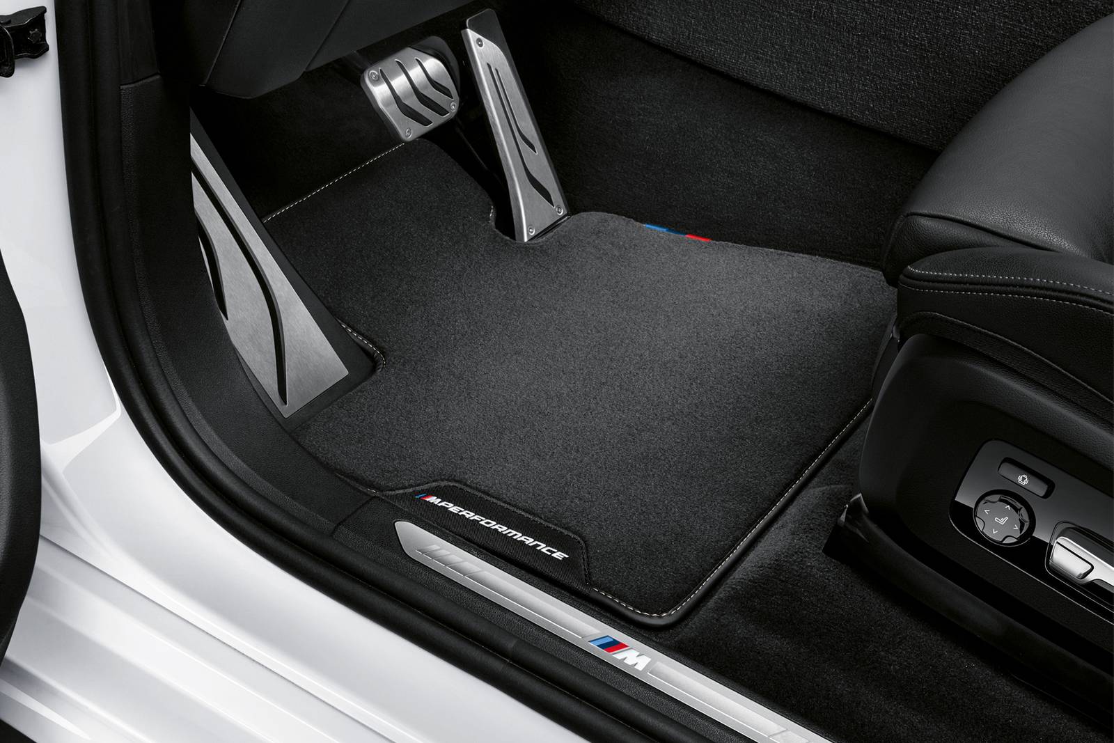 2021 BMW X7 front safety DETAIL