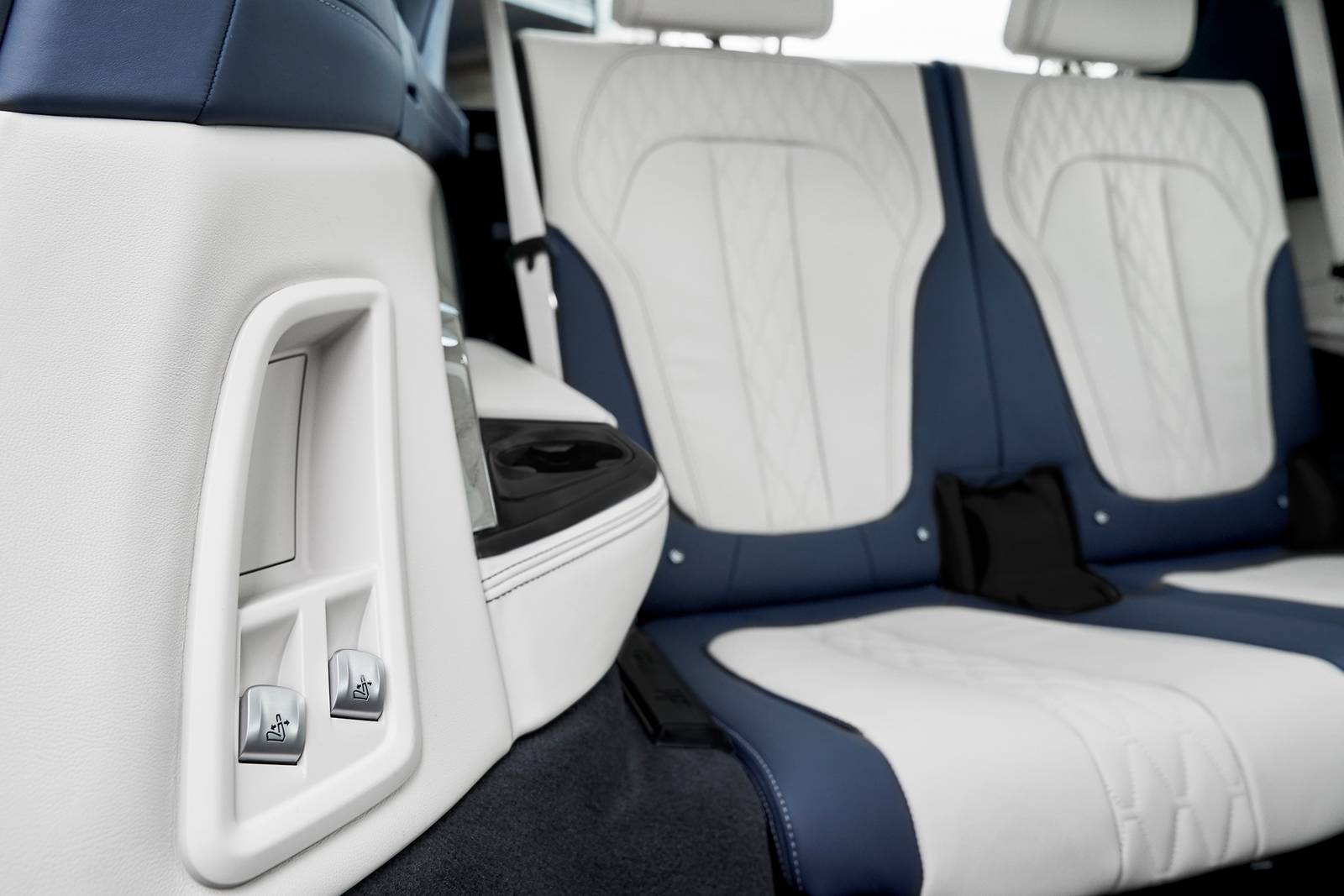 2021 BMW X7 front safety DETAIL