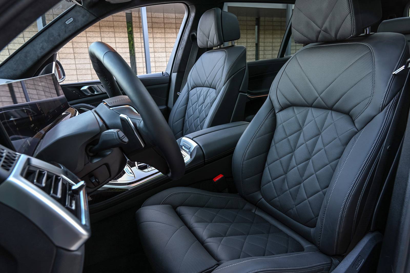 2023 BMW X7 front safety DETAIL