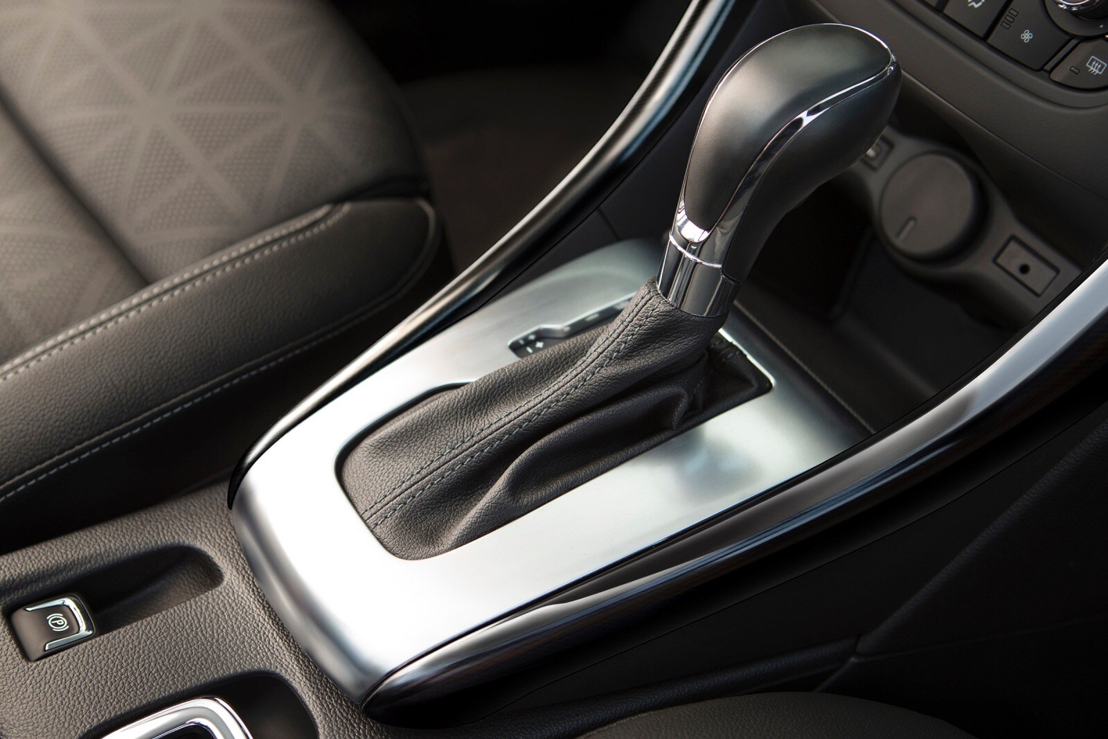 2016 Buick Cascada interior SHF