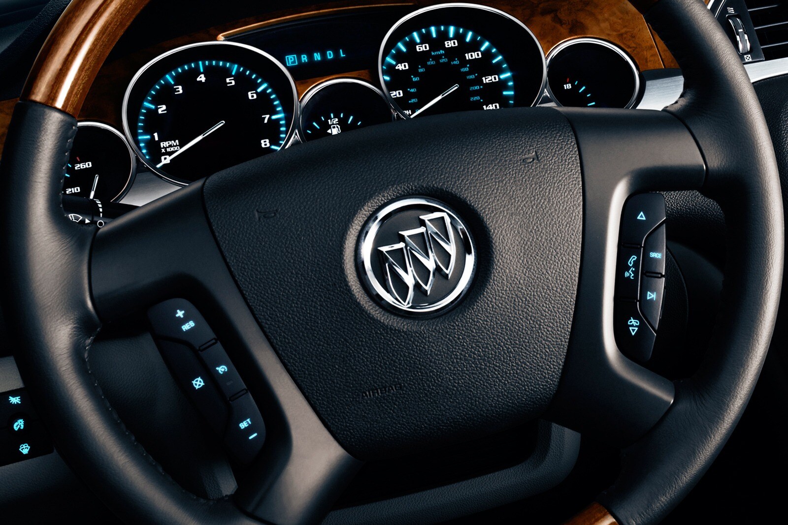 2010 Buick Enclave interior AUXCTRL