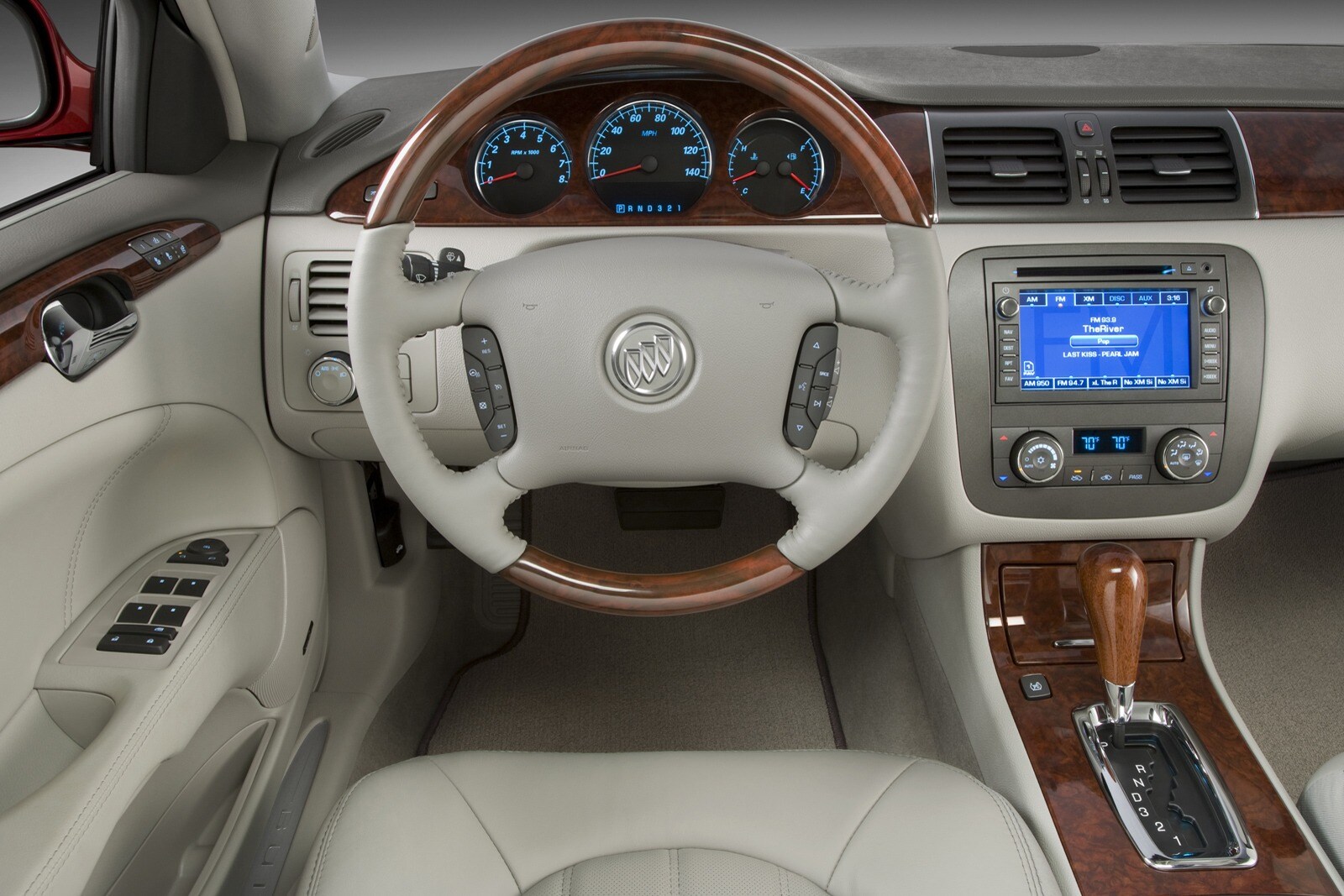 2008 Buick Lucerne interior D