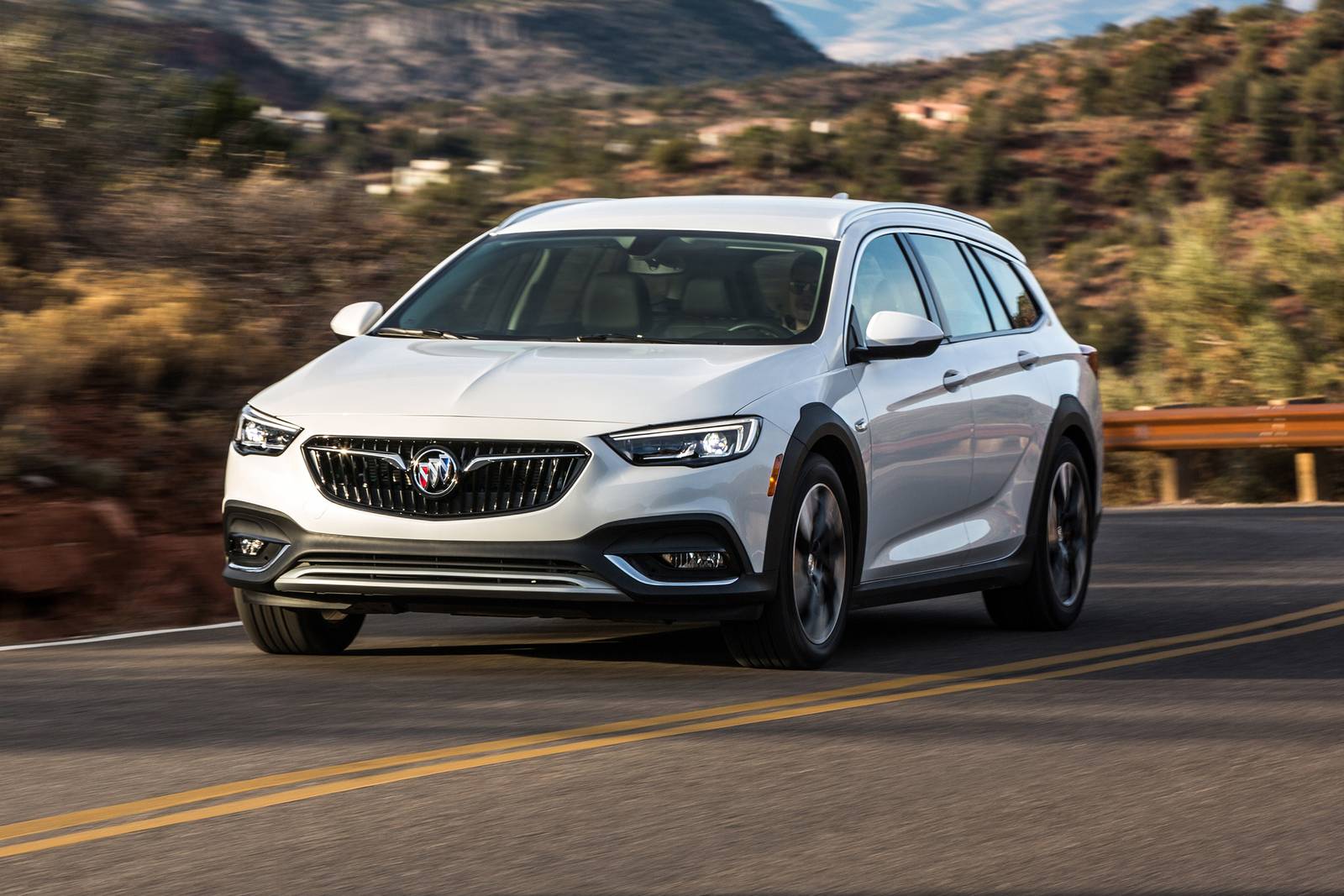2018 Buick Regal exterior FQ