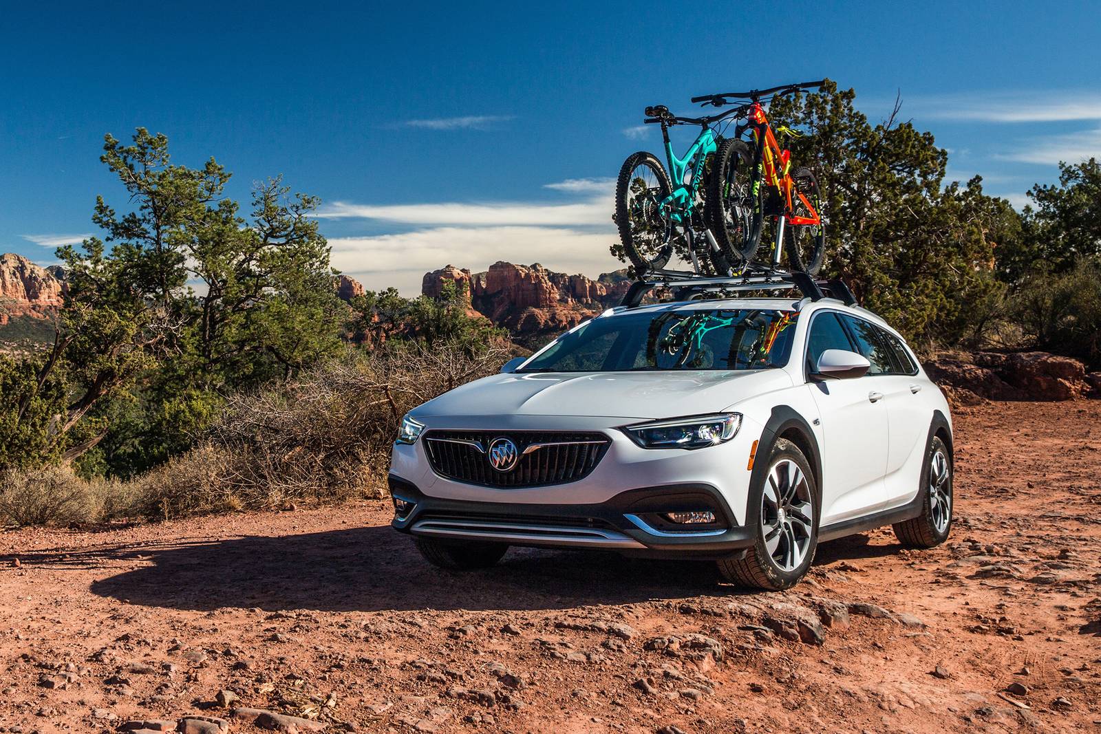 2018 Buick Regal exterior LIFE1