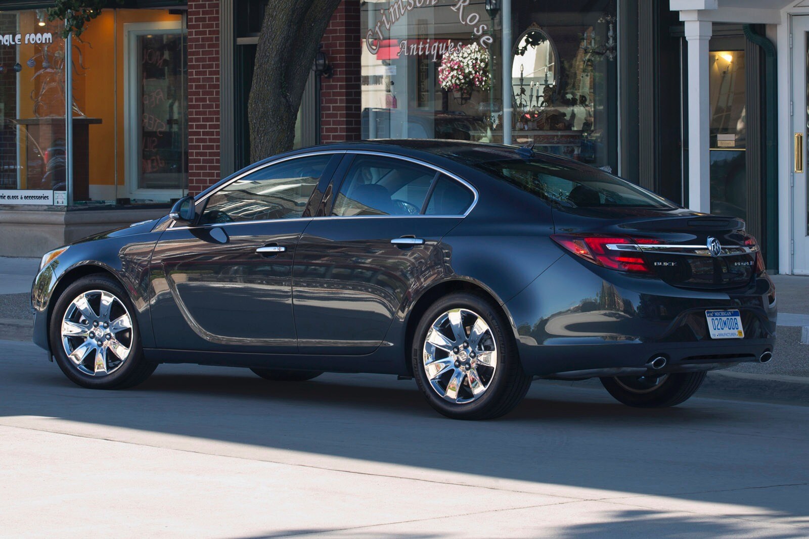 2016 Buick Regal exterior FQ