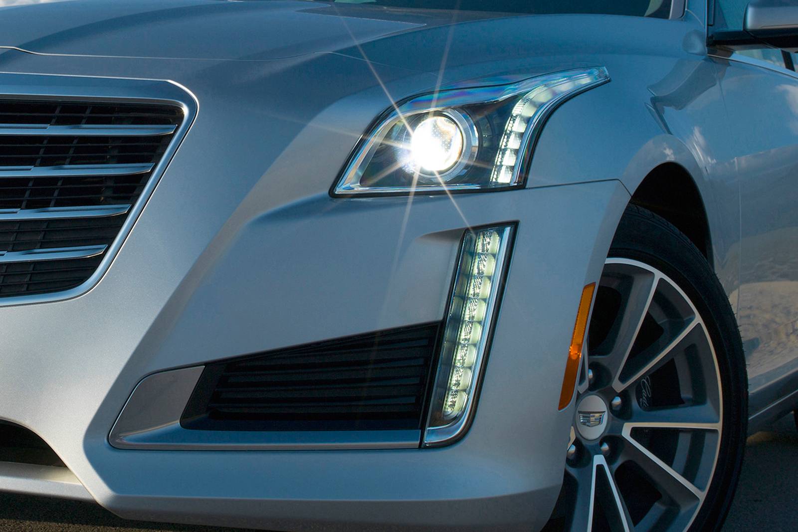 2018 Cadillac CTS front safety EDETAIL